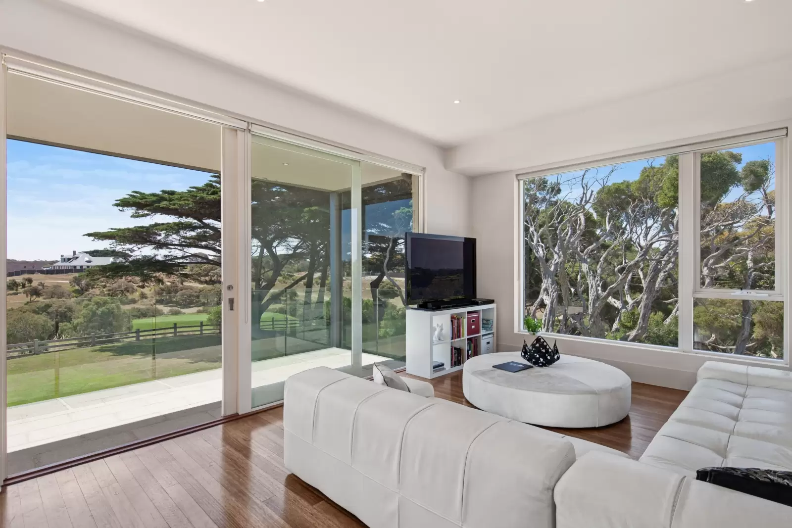 10/ Armytage  Drive, Portsea Sold by Melbourne Sotheby's International Realty - image 1