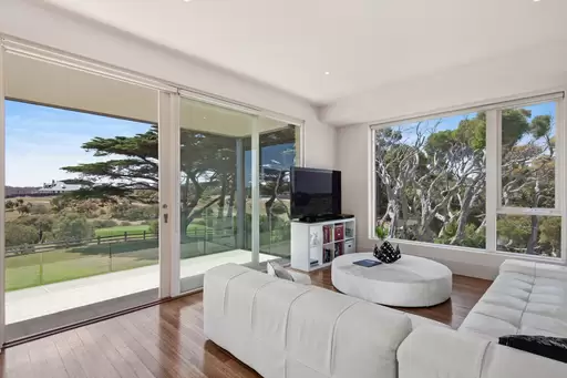 10/ Armytage  Drive, Portsea Sold by Melbourne Sotheby's International Realty