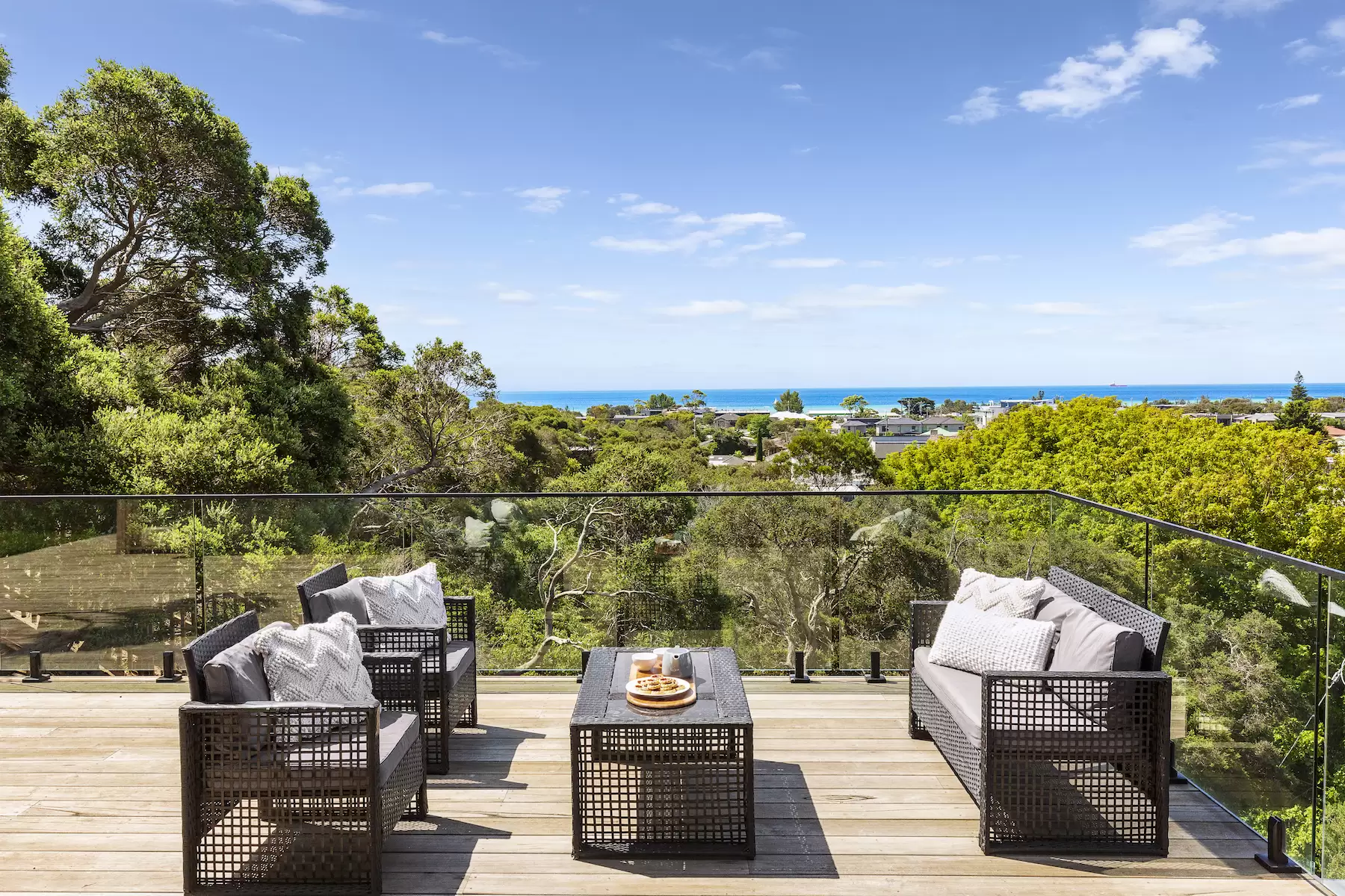 2 Valley Drive, Rye Sold by Melbourne Sotheby's International Realty - image 3