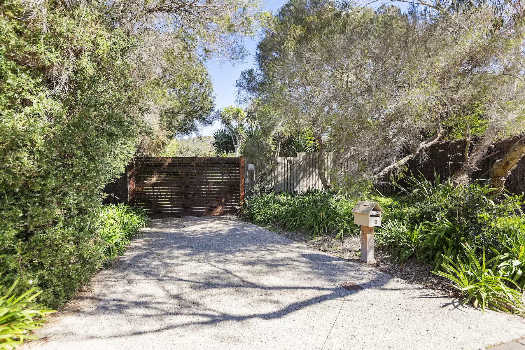 16 Lawrance Grove, Portsea Sold by Melbourne Sotheby's International Realty - image 16