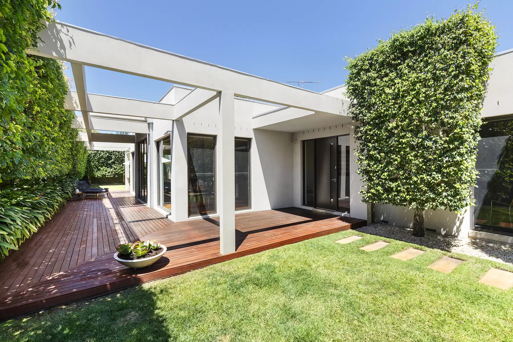 7 Leyden Avenue, Portsea Sold by Melbourne Sotheby's International Realty - image 1