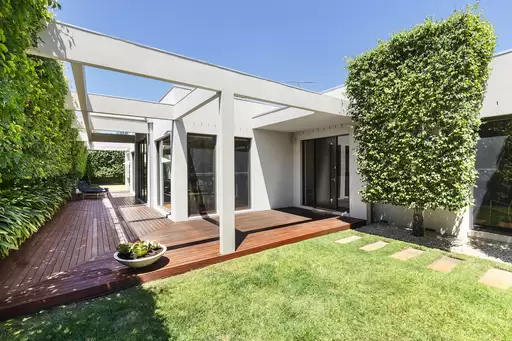 7 Leyden Avenue, Portsea Sold by Melbourne Sotheby's International Realty