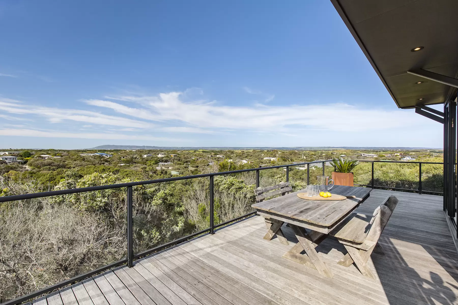 8 Trinity Court, Rye Sold by Melbourne Sotheby's International Realty - image 2