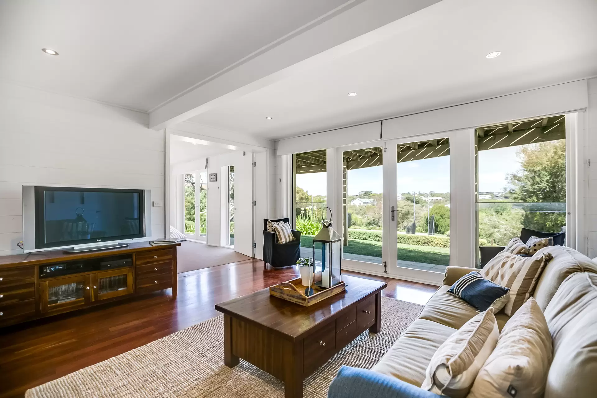 39 Holyrood Avenue, Sorrento Sold by Melbourne Sotheby's International Realty - image 1