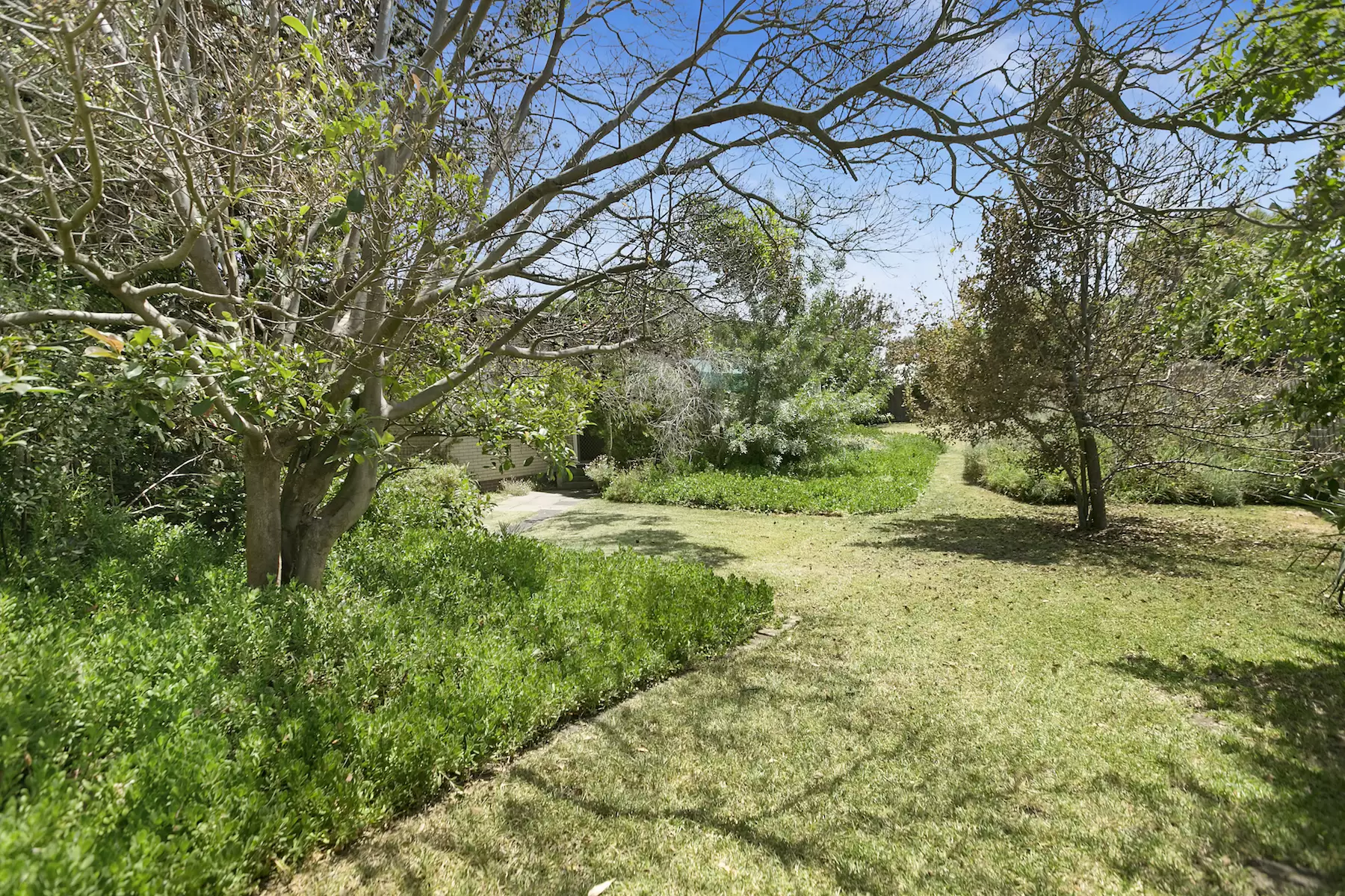 4 Holyrood Avenue, Sorrento Sold by Melbourne Sotheby's International Realty - image 2