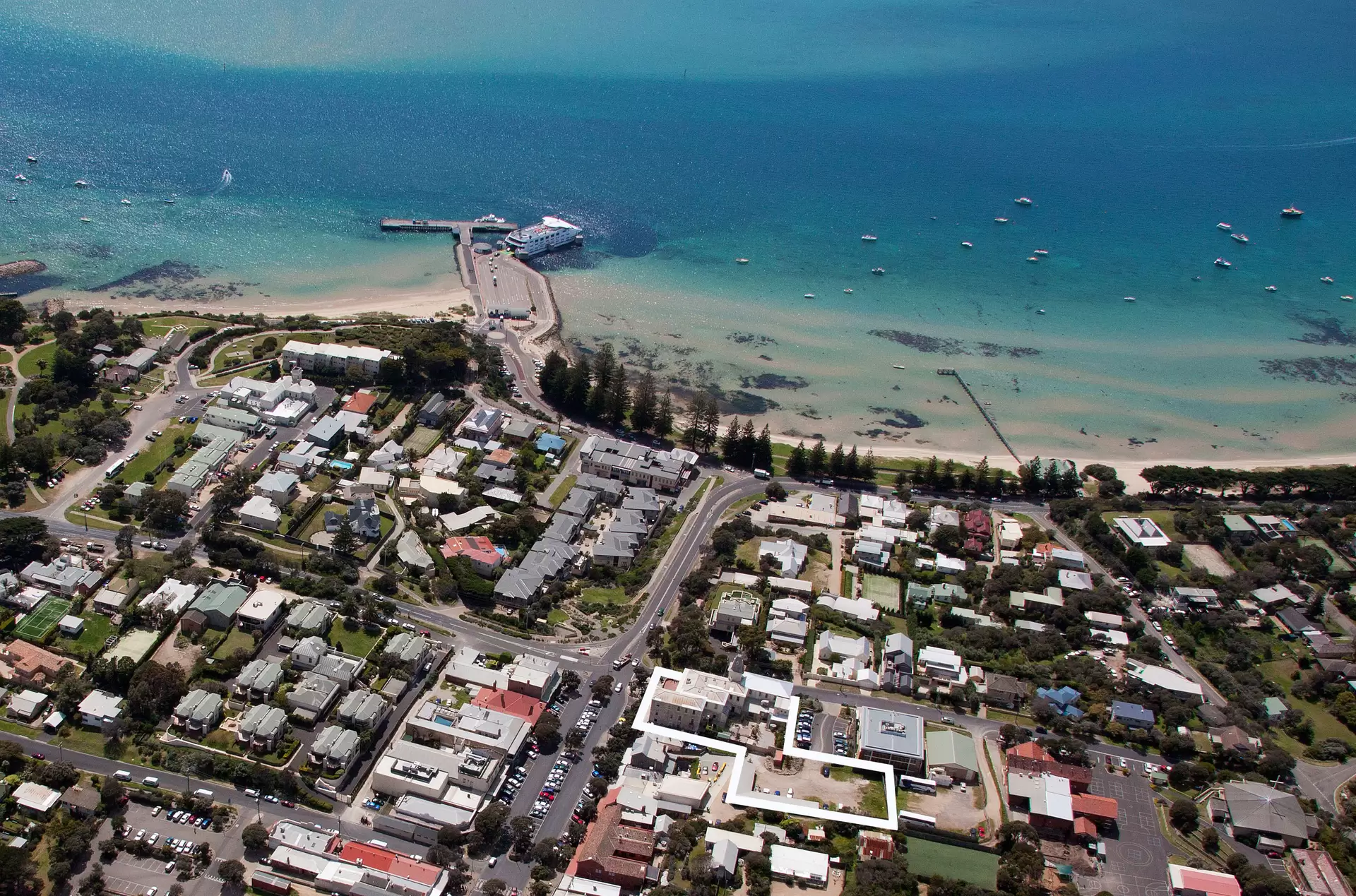 1-21 Ocean Beach Road, Sorrento Sold by Melbourne Sotheby's International Realty - image 1