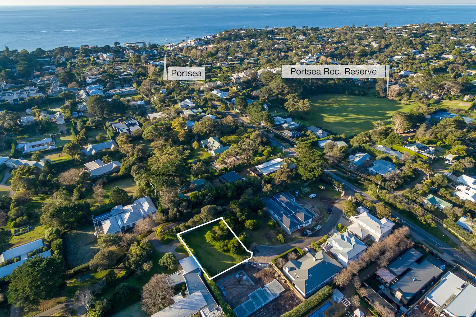 4 Portsmouth Place, Portsea Sold by Melbourne Sotheby's International Realty - image 1