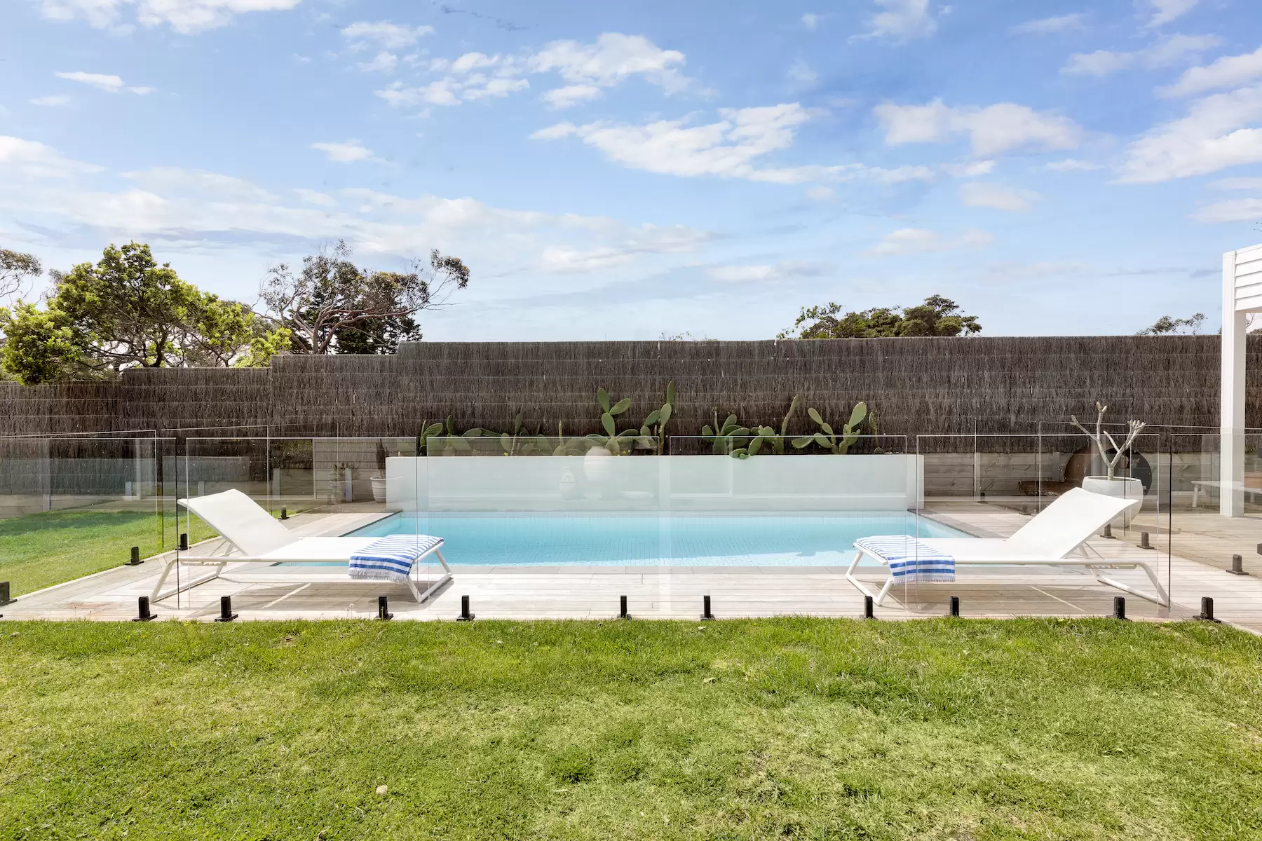 48 Hughes Road, Sorrento Sold by Melbourne Sotheby's International Realty - image 3