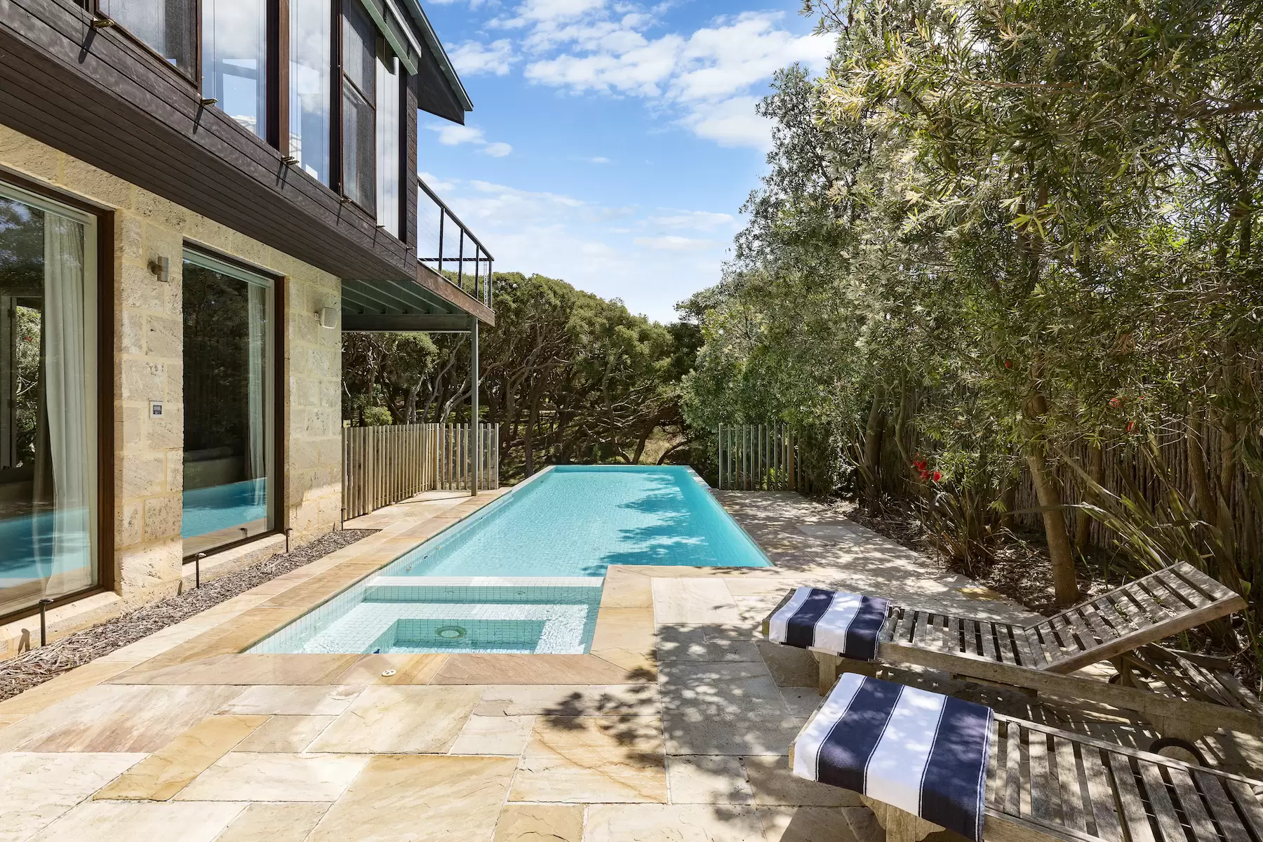 100 St Pauls Road, Sorrento Sold by Melbourne Sotheby's International Realty - image 2