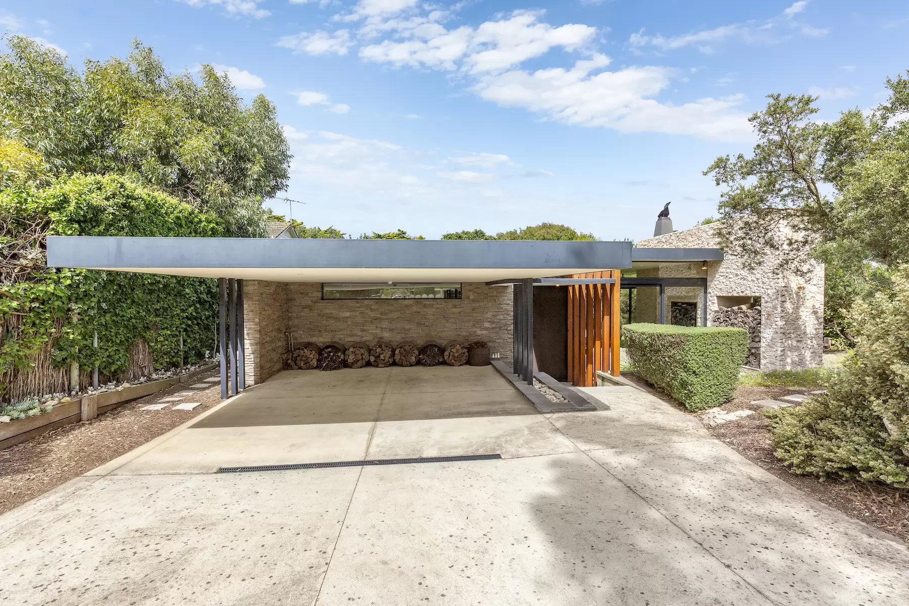 3837 Point Nepean Road, Portsea Sold by Melbourne Sotheby's International Realty - image 2