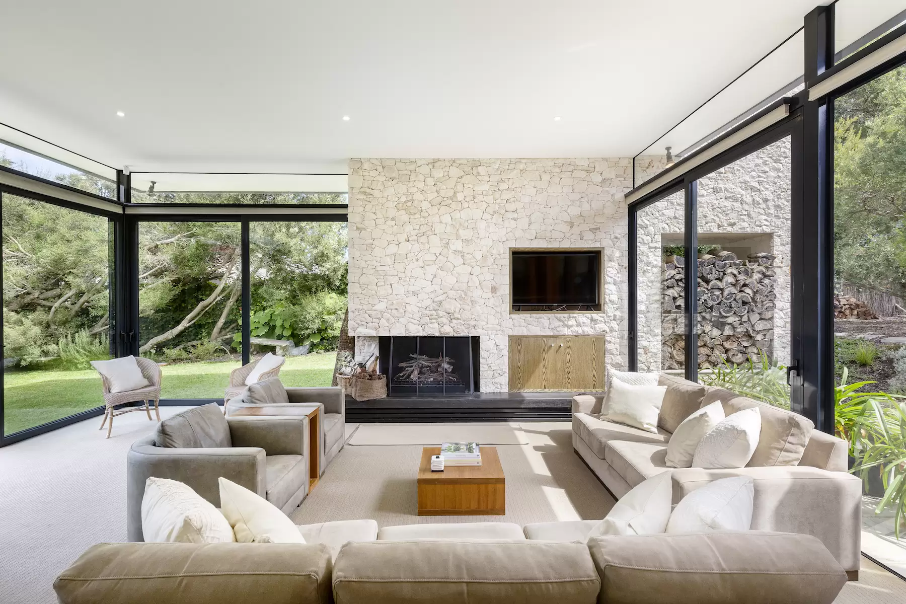 3837 Point Nepean Road, Portsea Sold by Melbourne Sotheby's International Realty - image 5