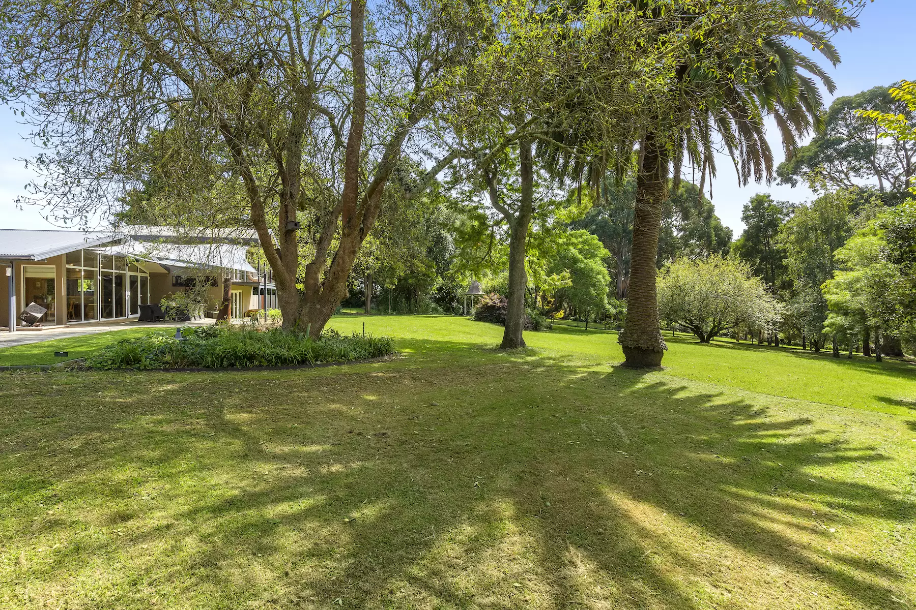 360 Arthurs Seat Road, Red Hill Sold by Melbourne Sotheby's International Realty - image 1