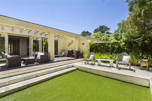 2 Nairana Court, Portsea Sold by Melbourne Sotheby's International Realty