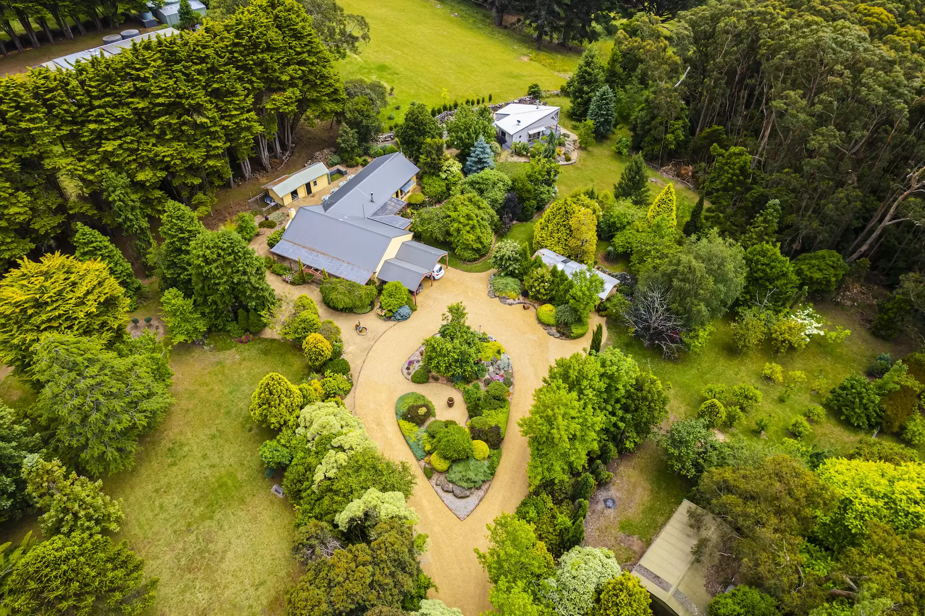 42 Ocean View Avenue, Red Hill South Sold by Melbourne Sotheby's International Realty - image 19