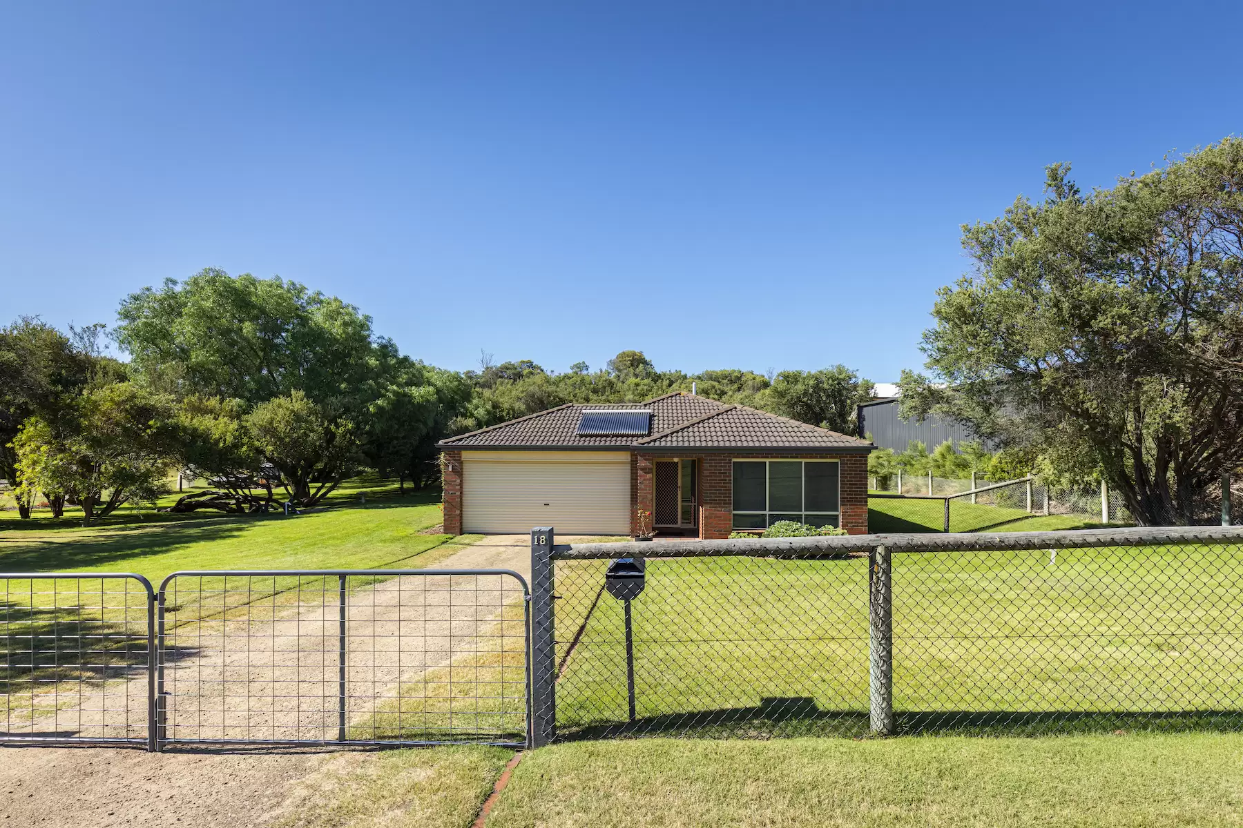 18 Alexandra Crescent, Rye Sold by Melbourne Sotheby's International Realty - image 9