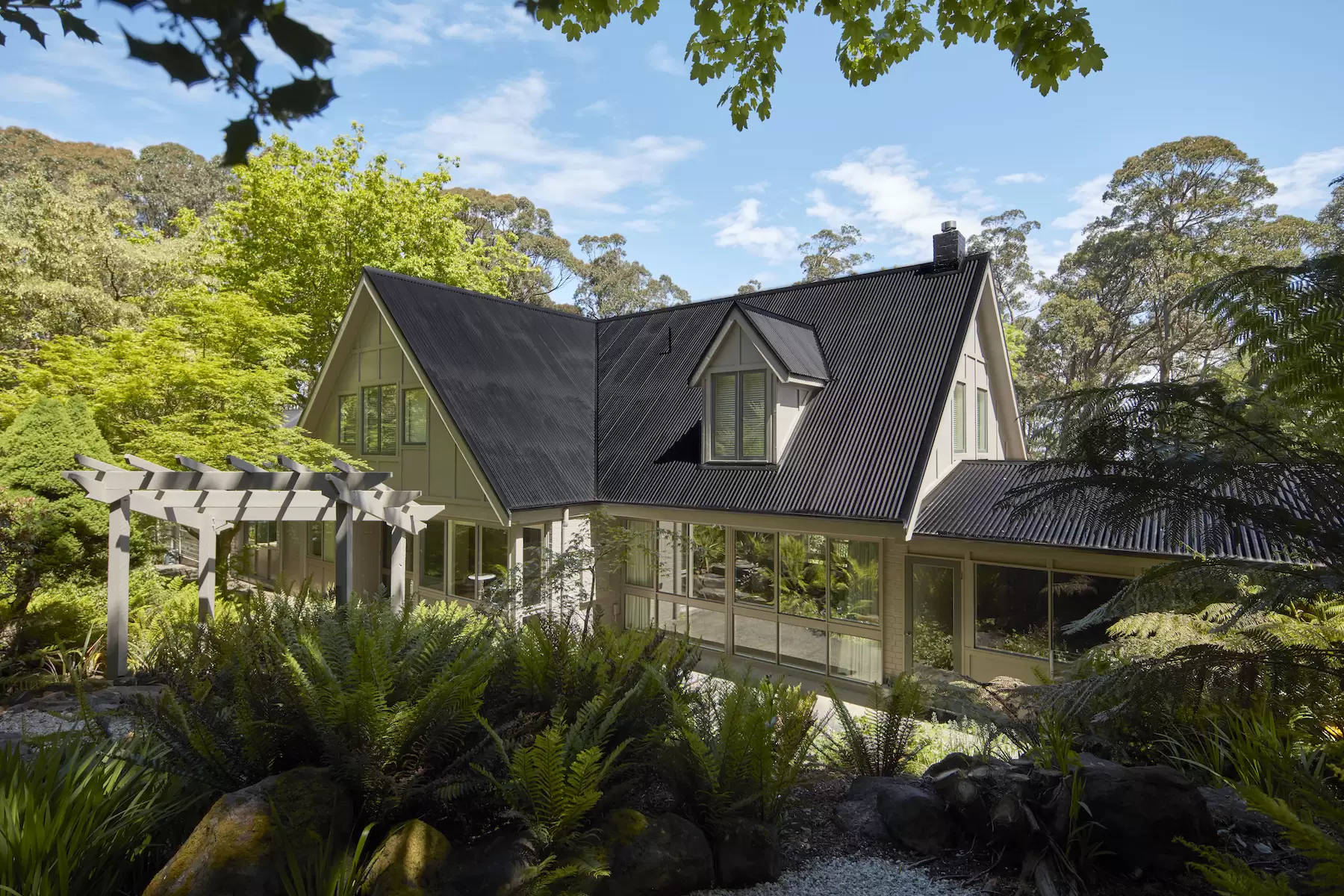 948 Mount Macedon Road, Mount Macedon Sold by Melbourne Sotheby's International Realty - image 2