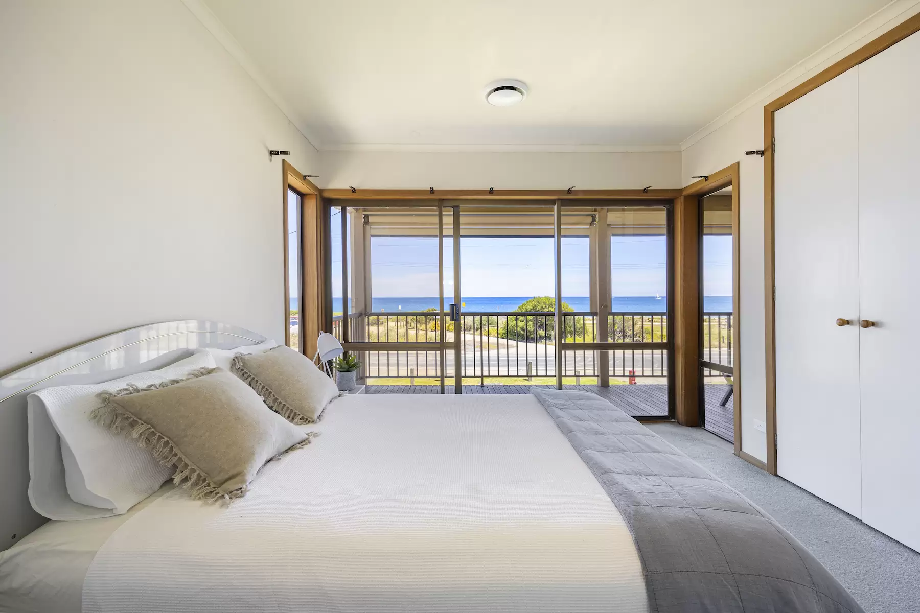 165 Marine Drive, Safety Beach Sold by Melbourne Sotheby's International Realty - image 8