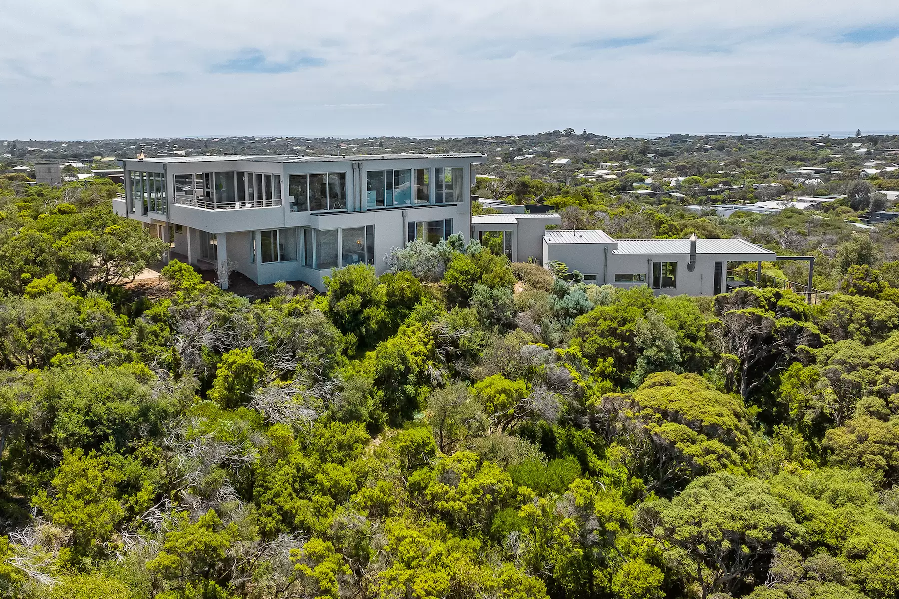 44 Knox Road, Blairgowrie For Sale by Melbourne Sotheby's International Realty - image 2