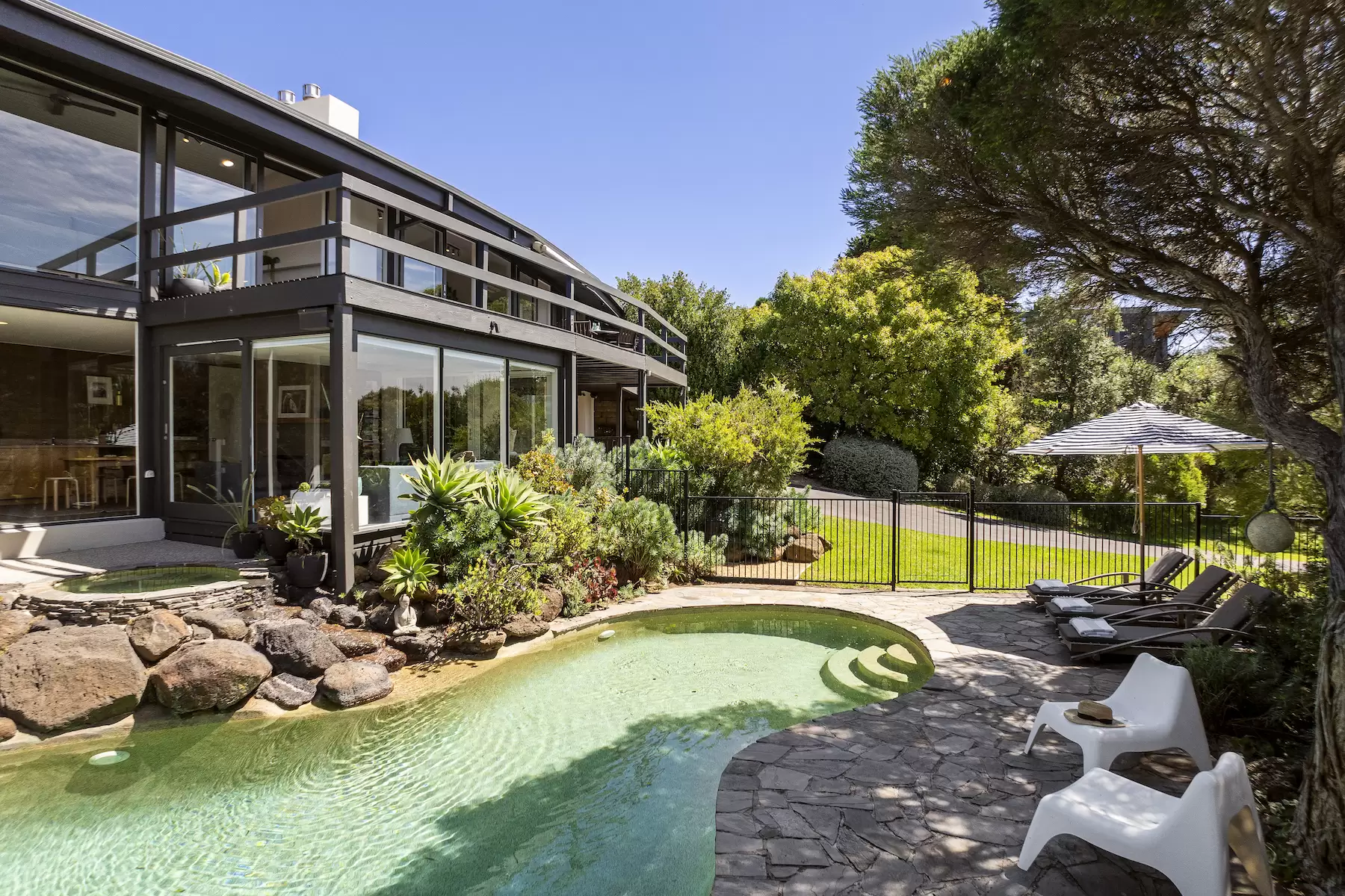 7 Limeburners Way, Portsea Sold by Melbourne Sotheby's International Realty - image 1