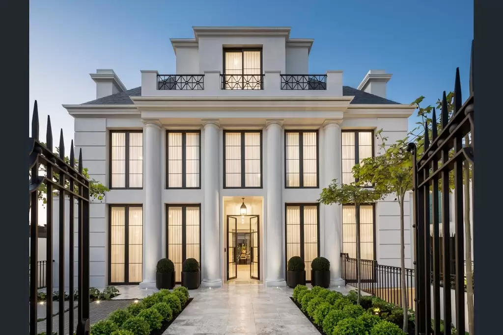 2 Highgate Hill, Toorak For Sale by Melbourne Sotheby's International Realty