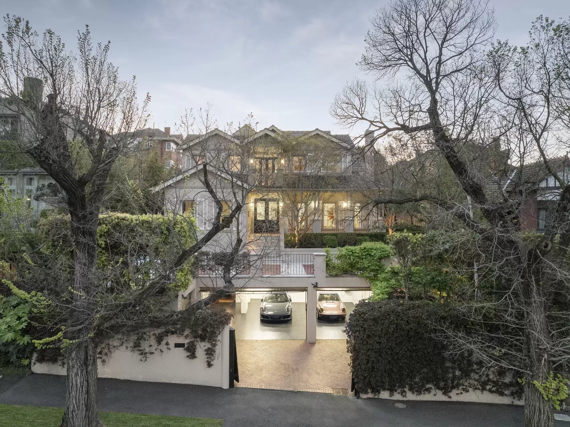 325 Walsh Street, South Yarra For Sale by Melbourne Sotheby's International Realty - image 2