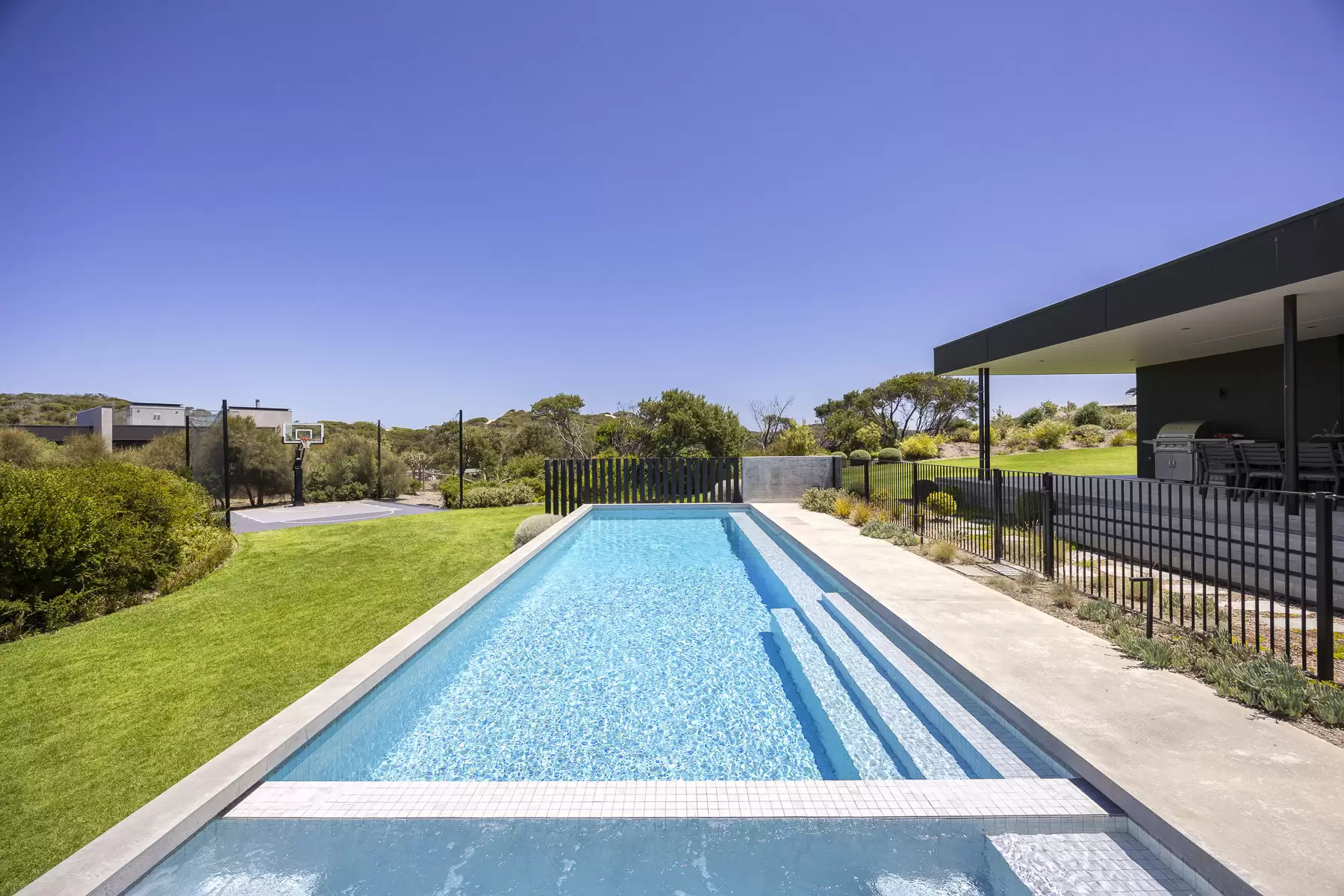 24 Montfort Close, Blairgowrie For Sale by Melbourne Sotheby's International Realty - image 2