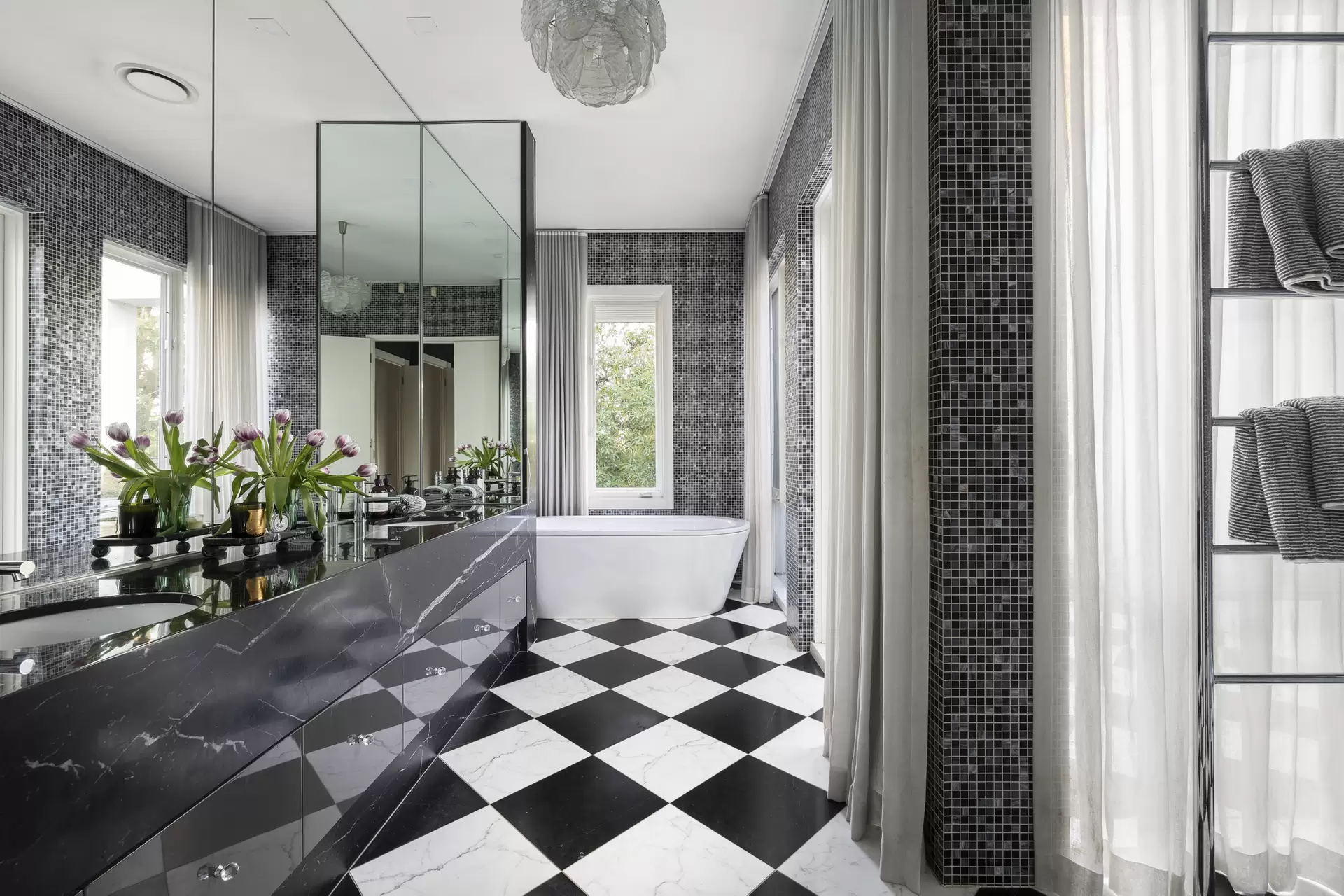 5 Tyalla Crescent, Toorak For Sale by Melbourne Sotheby's International Realty - image 1