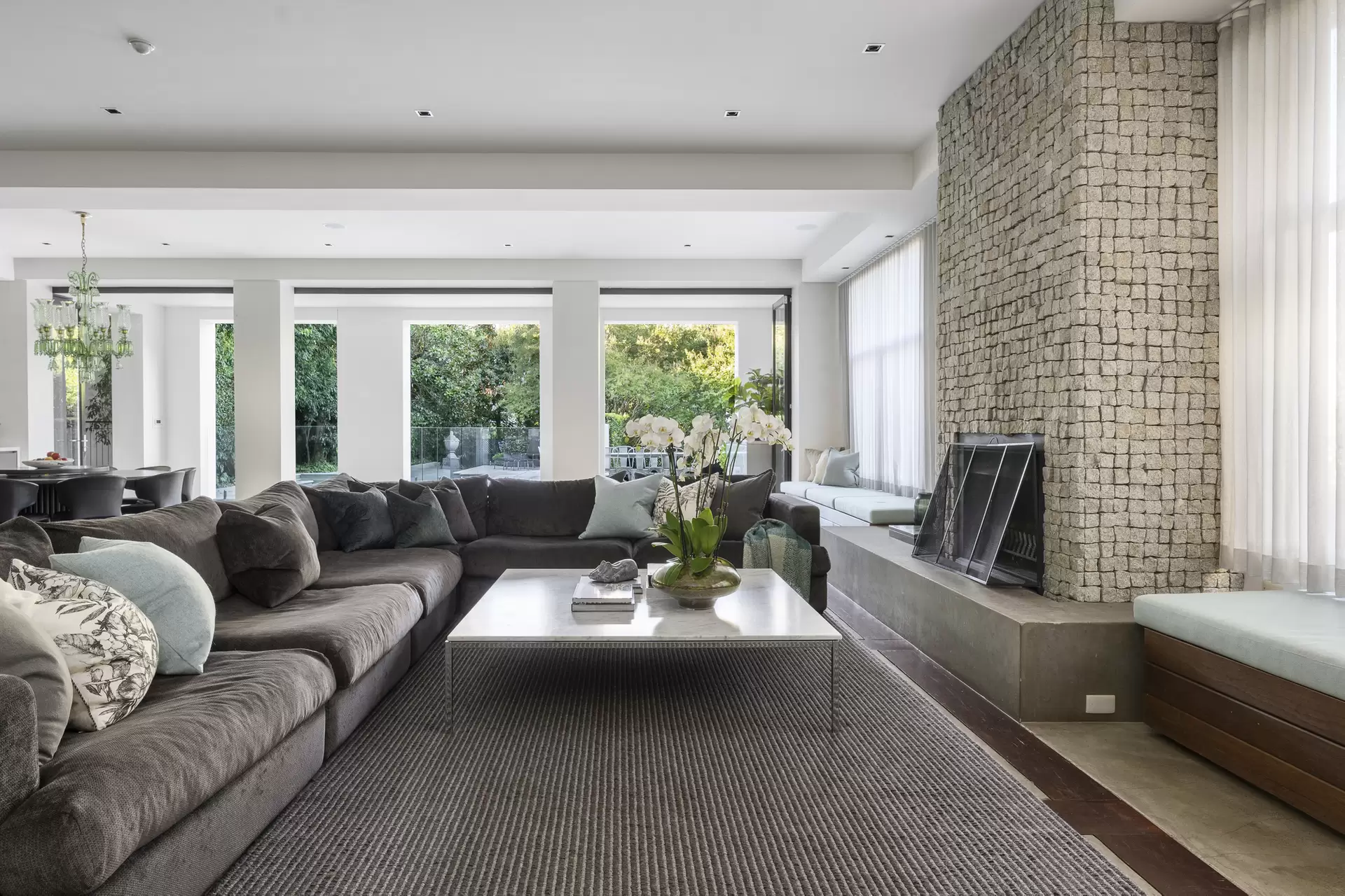5 Tyalla Crescent, Toorak For Sale by Melbourne Sotheby's International Realty - image 1